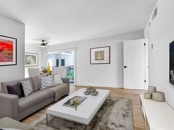 3rd image of 520 Kelton Ave #314
