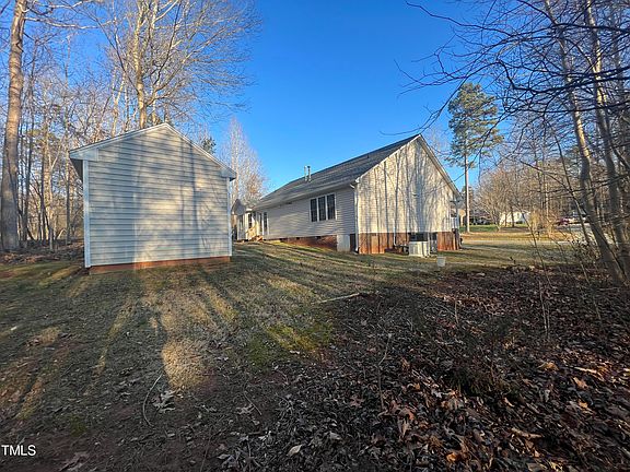 5th image of 1235 Ravenwood Dr