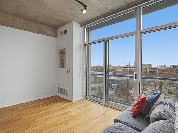5th image of 1620 S Michigan Ave Unit 418