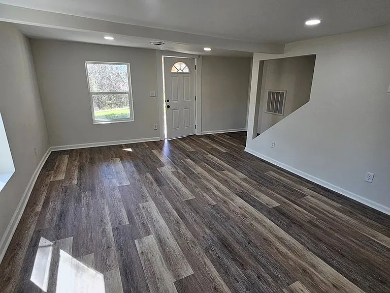 118 Arms Rd — Photo 2