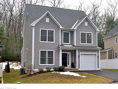 93 Village Ln, Collinsville, CT, 06019