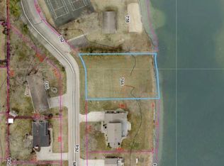 1626 E Lake Dr W, Elkhart, IN 46514