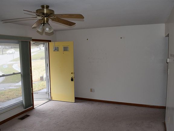 2nd image of 9610 Cedarhurst Dr
