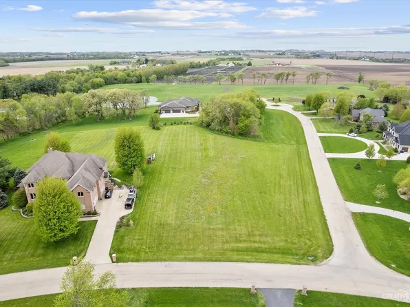 41W151 Fox Den Ct, Elgin, IL 60124