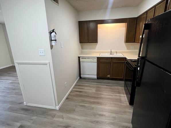 290 Apple Tree Ct APT 8