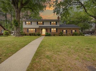 957 Edwin Dr, Virginia Beach, VA 23464