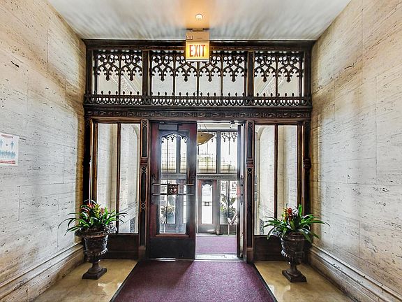 5th image of 728 W Jackson Blvd APT 313