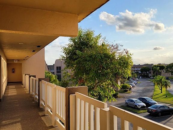 4th image of 9241 Sunrise Lakes Boulevard #309