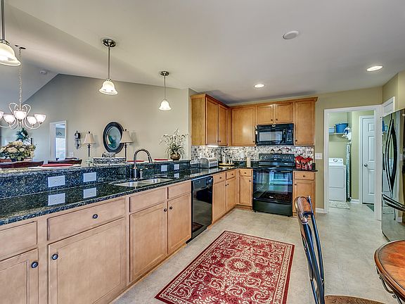 4th image of 722 Tartans Glen Street