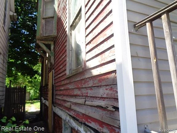 4th image of 6031 Crane St
