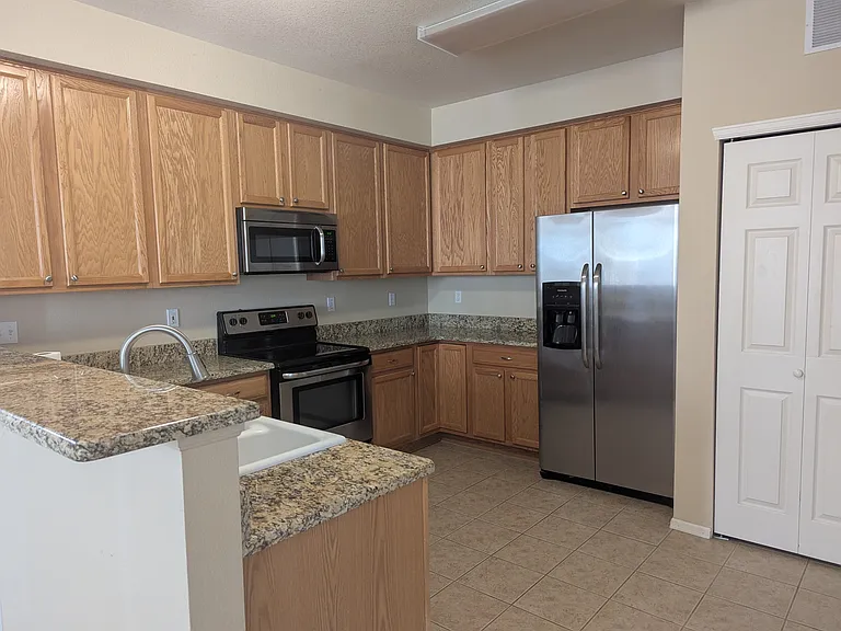 1287 Villa Grv — Photo 4