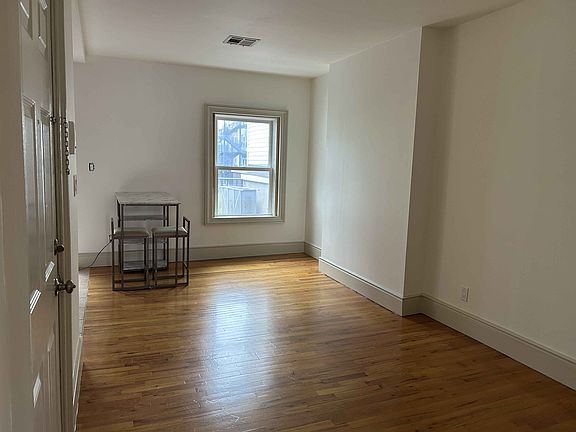 2nd image of 192 Washington St APT 3