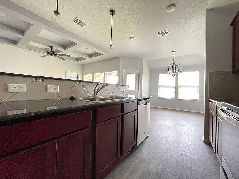 808 Hickok Dr — Photo 14