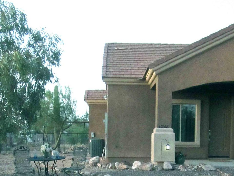 Two Bed, One Large Bath, Stand alone, One Level Home, No Outside Maintenance, Completely fenced in, fenced in yard for your little dog. All Appliances.