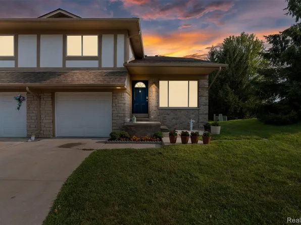 38051 Schoenherr Rd #7, Sterling Heights, MI 48312