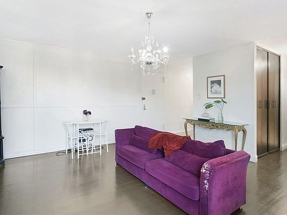 5th image of 377 N Broadway Unit 418