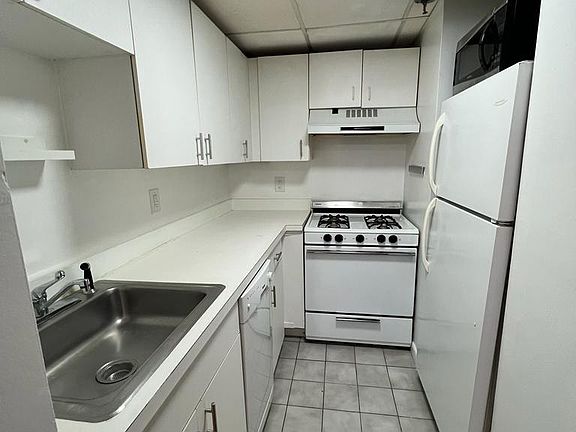 3rd image of 227 Christopher Columbus Dr APT 117B