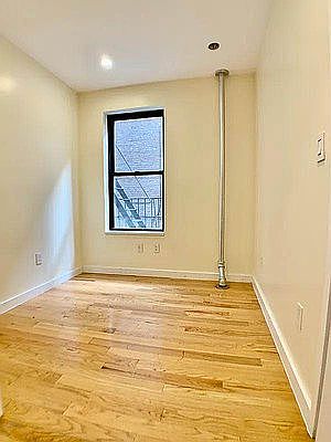 4th image of 570 W 182nd St APT 1E