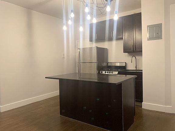3rd image of 1912 Pacific St APT 2R