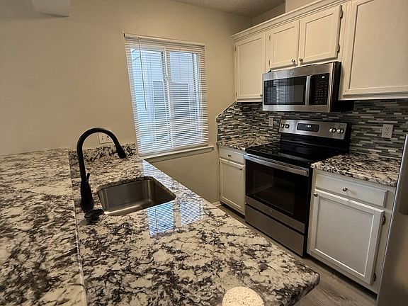 2nd image of 3687 Windmill Dr
