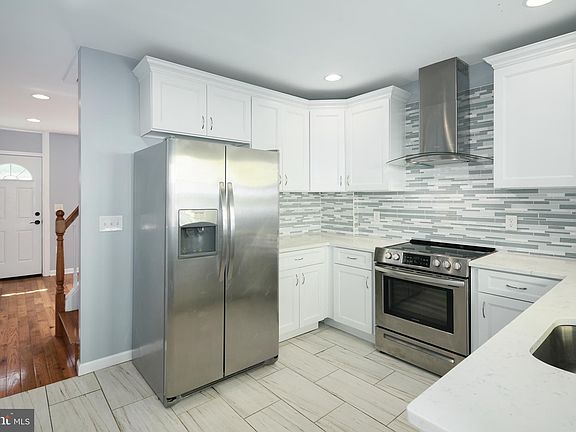 4th image of 2918-2920 Salmon St