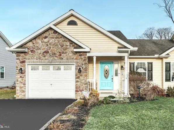 219 Maple Dr, Hanover, PA 17331