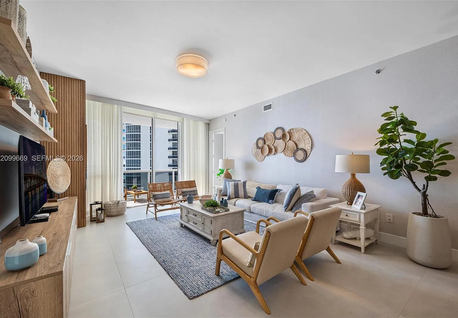 Tdr Tower I Condo — Photo 3