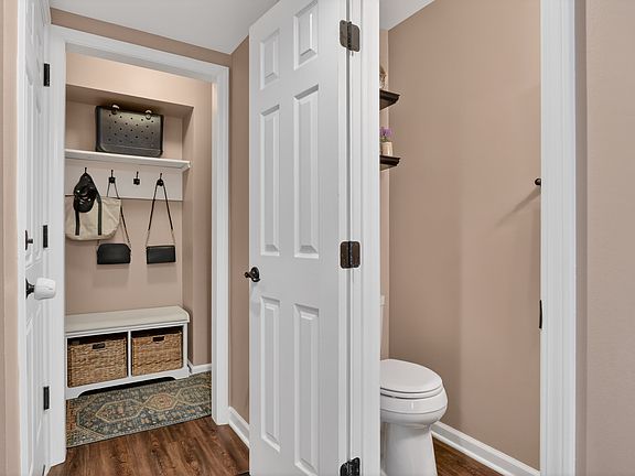 5th image of 231 Lenox Ct
