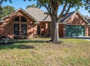1032 Hillwood Dr, Saginaw, TX 76179