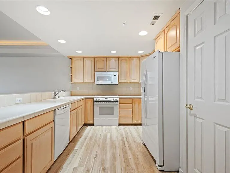 300 Col Point Dr #C-201 — Photo 13