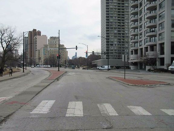 4th image of 2020 N Lincoln Park W APT 6M