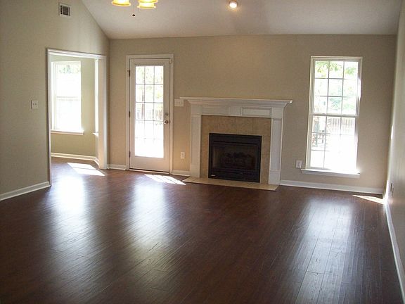 4th image of 2028 Gardenview Dr