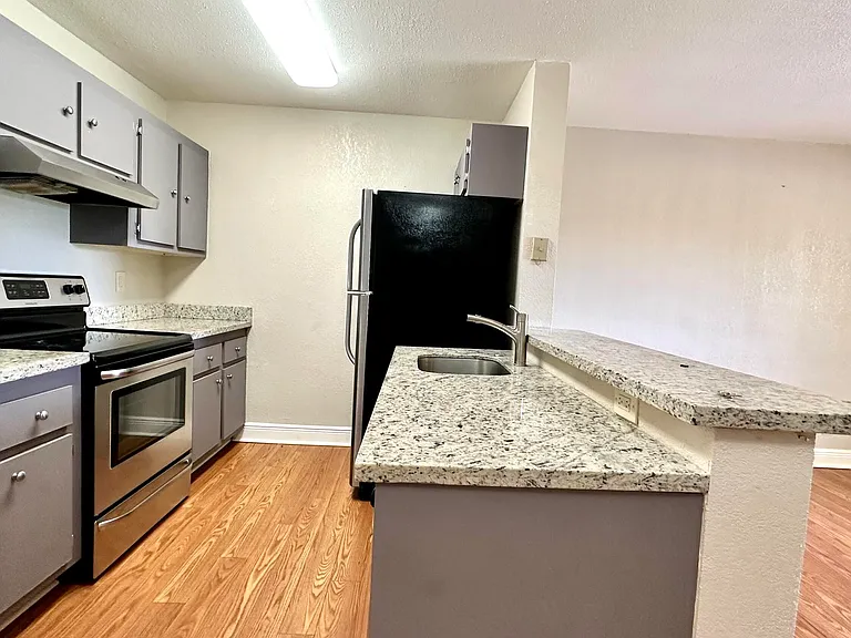 1632 Meadows Cir W — Photo 11