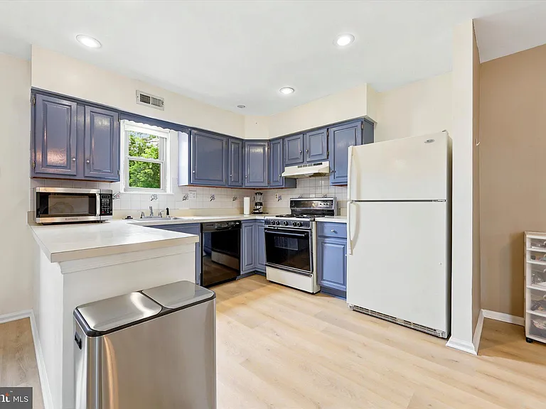 704 Keely St — Photo 2