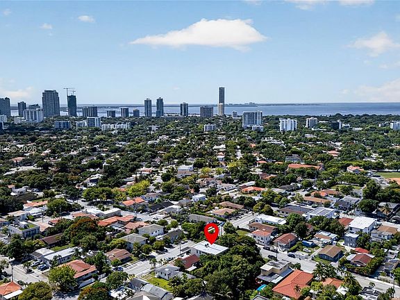 4th image of 1032 SW 11th Ave