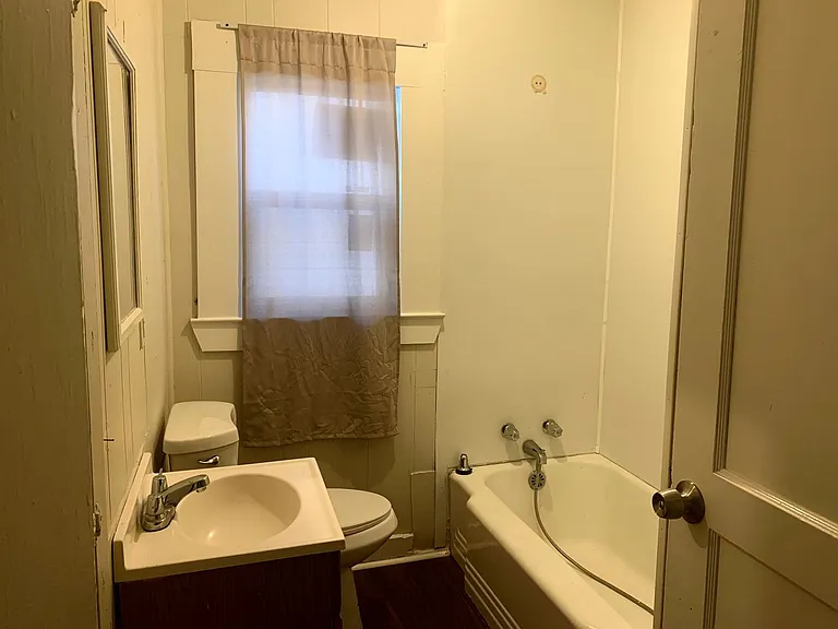 204 W Foch St — Photo 7