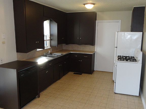 4th image of 544 SW 48th St