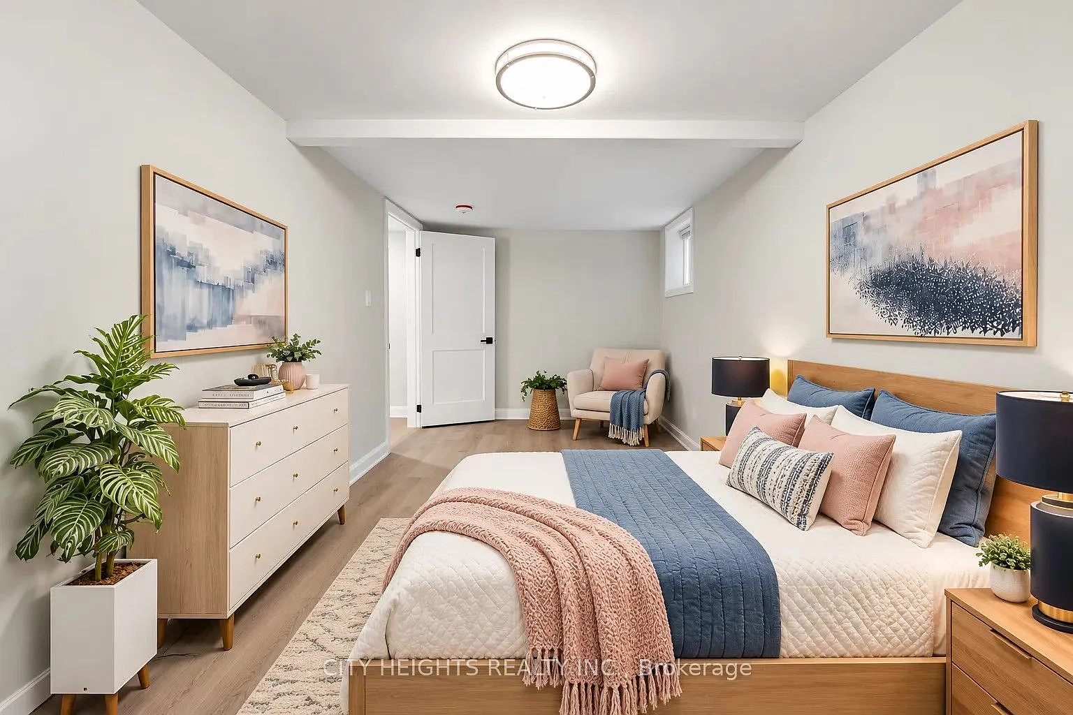 4 bed, $2,400 — Photo 3