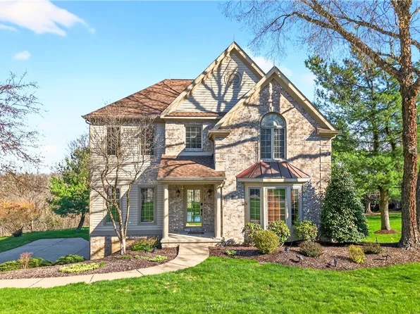 2121 W Grove Dr, Gibsonia, PA 15044