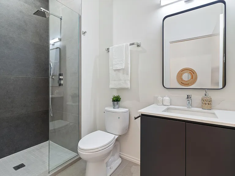 4513 N Clark St #505 — Photo 8
