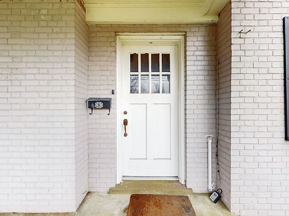 2nd image of 1332 Columbia Ave