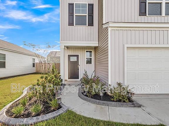 3rd image of 828 Lilyford Ln