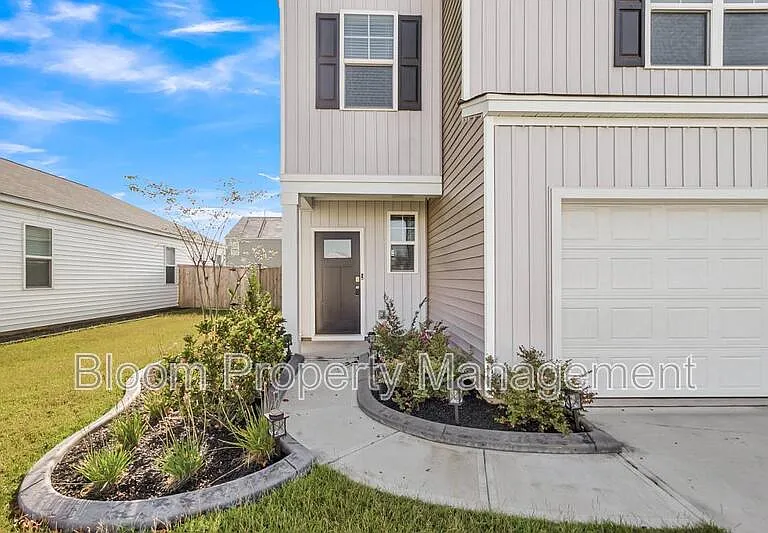 828 Lilyford Ln — Photo 3