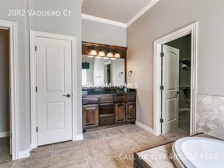 2082 Vaquero Ct — Photo 18