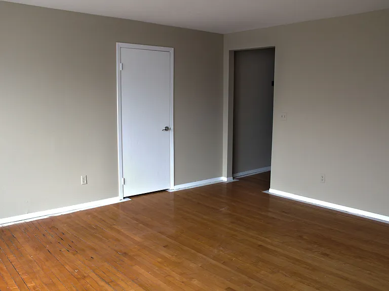 424 N Main St — Photo 2