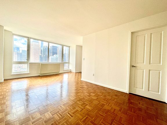 3rd image of 350 W 43rd St APT 16F