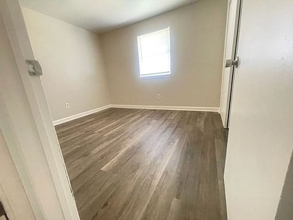 5th image of 1029 S Glenn St APT 1-4