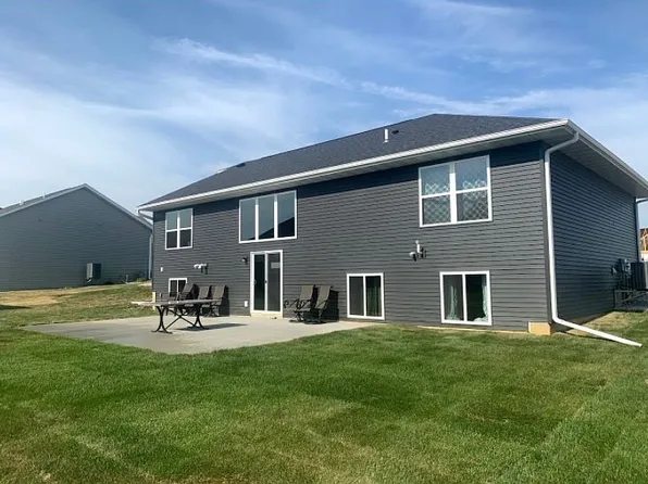 2770 Sage Dr, Palo, IA 52324