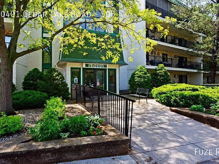 10401 Cedar Lake Rd #505 — Photo 1