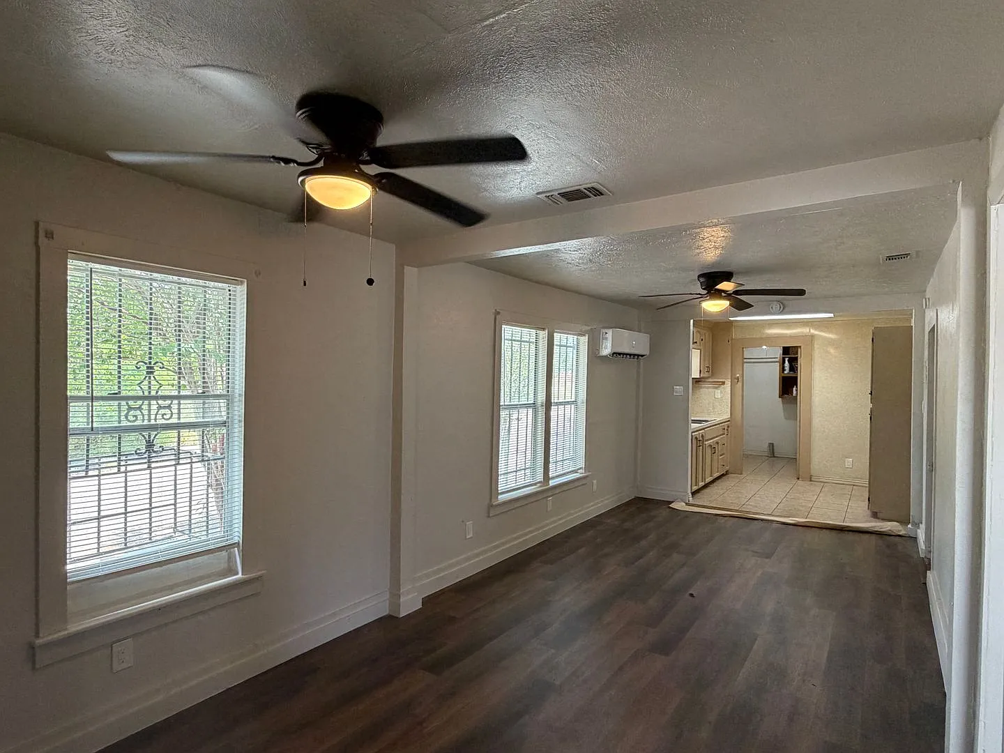 Three Bedroom One Bath House — Photo 4